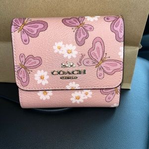 Coach small trifold wallet with lovely butterfly print 💕💕